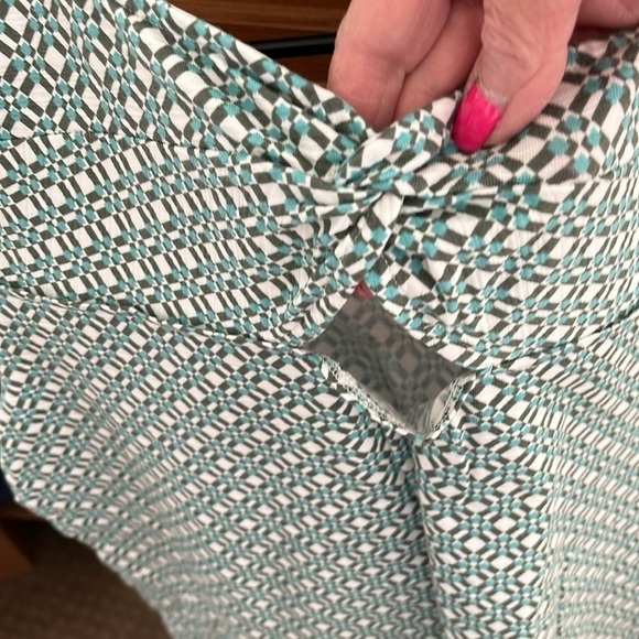 NWOT T By Talbots Women’s Green And White Tee Tops Size Large - Picture 4 of 7